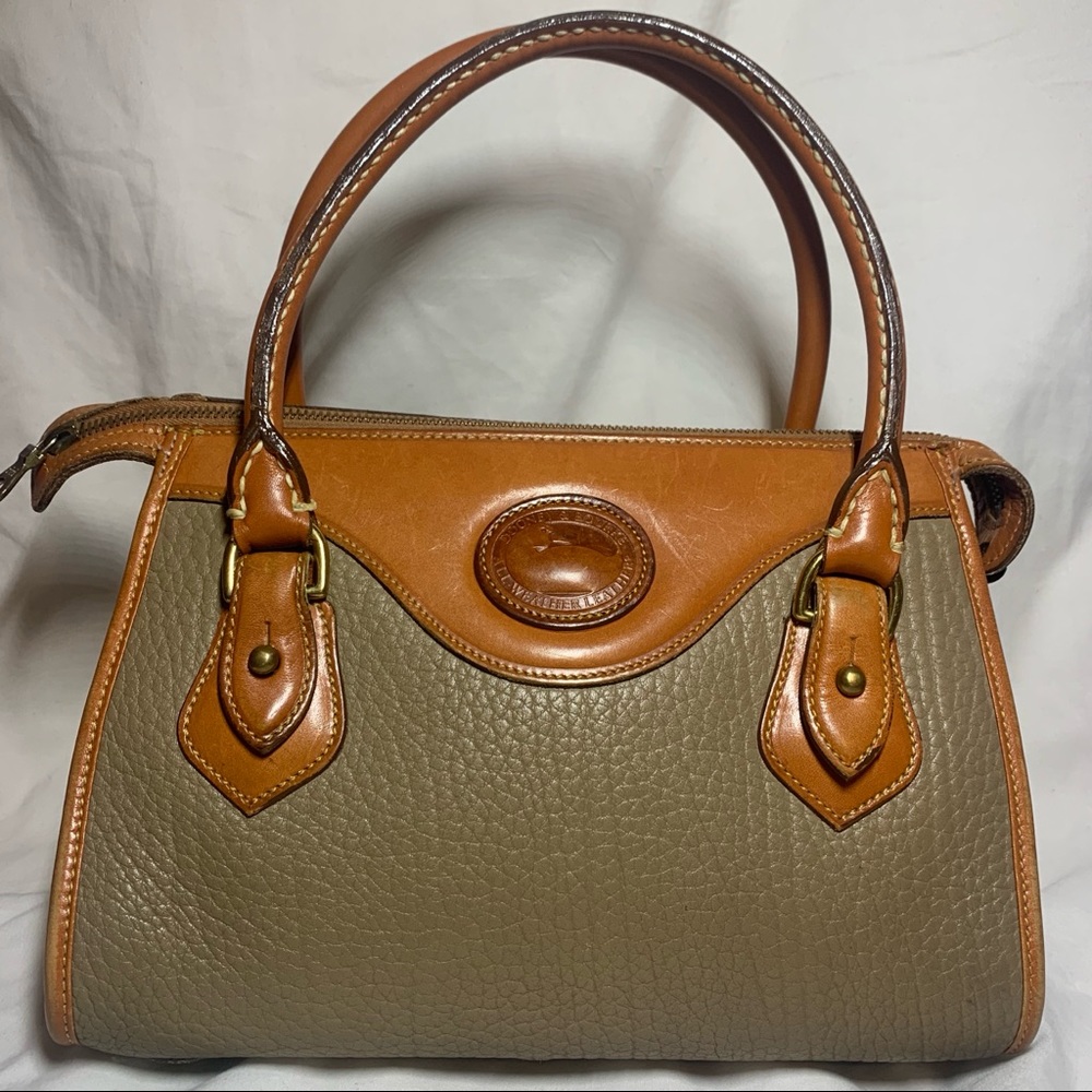 Vintage Dooney and Bourke olive tan shoulder purse